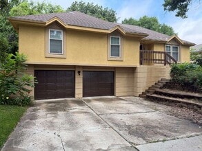 Building Photo - 3800 SW Harbor Cir