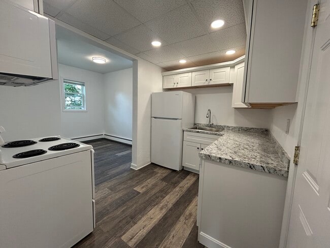 Bright and airy kitchen. - 25 3rd St