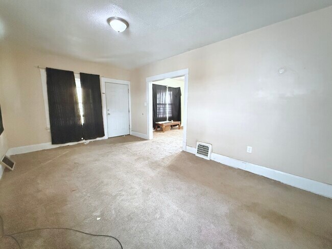 Foto del edificio - 2747 Rush Blvd