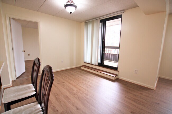 Foto del edificio - 85 Brainerd Rd