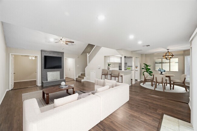 Foto del edificio - 5106 Spruce Forest Dr