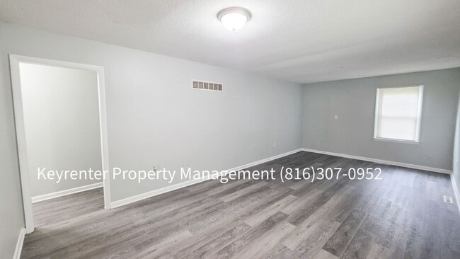 Building Photo - 202 N Paul Dr