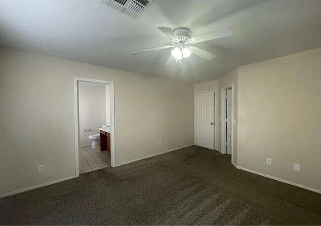 Foto del edificio - 1815 N 120th Dr