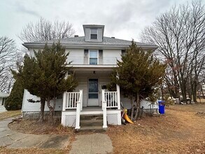 Building Photo - 16 E Walnut St