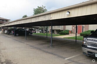 Building Photo - 600 Manhattan Dr