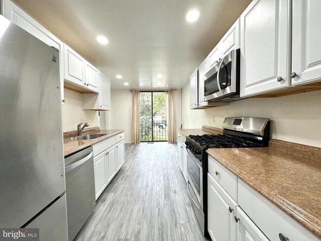 Building Photo - 8119 Inverness Ridge Rd
