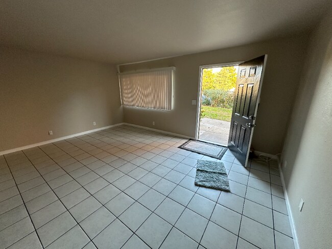 Foto del edificio - 10275 Mills Station Rd