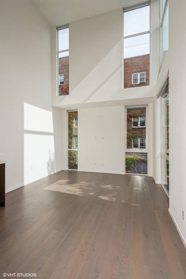 Foto del edificio - Beautiful Modern Capitol Hill Townhome