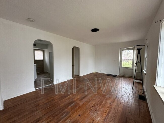 Building Photo - 1231 W 3rd St