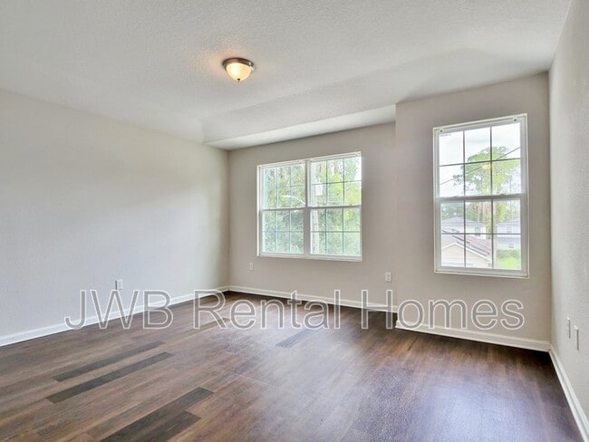 Building Photo - 8722 Cocoa Ave