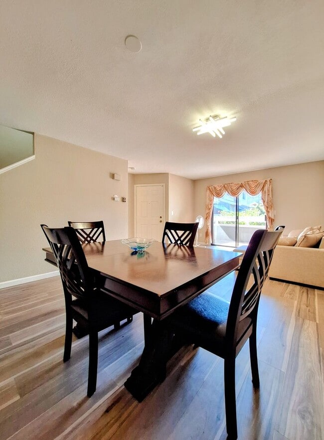 Building Photo - Beautiful Two-Story Condo With Pool, Hot T...