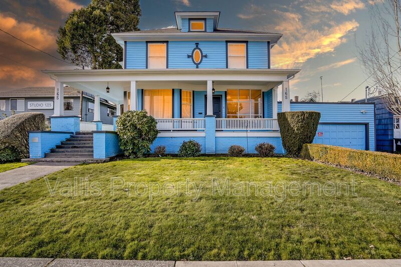 Foto principal - 165 17th St NE