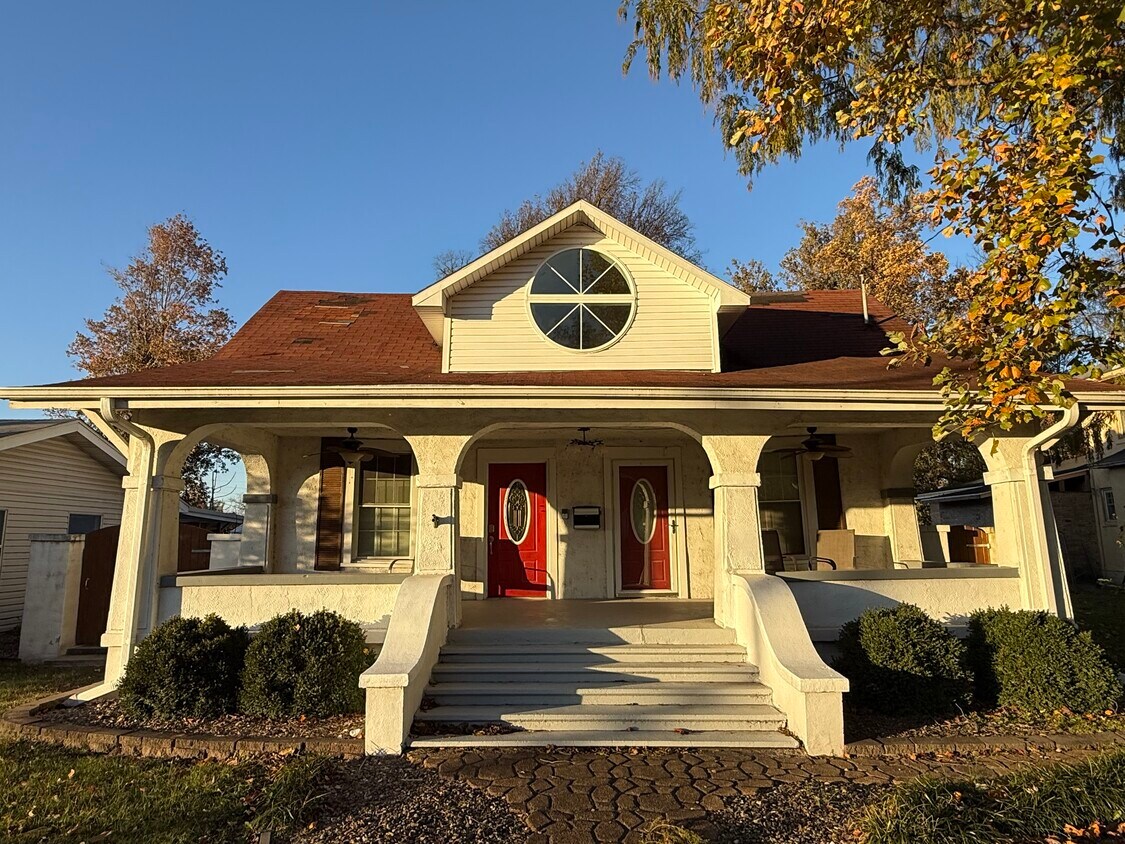 Foto principal - 321 E Stoddard St