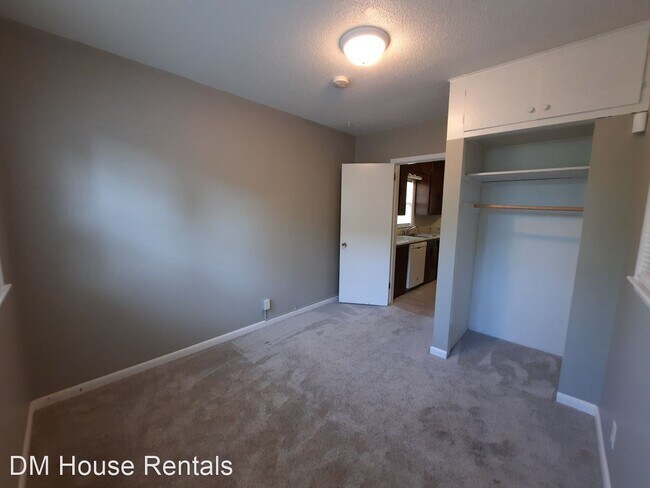 Foto del edificio - 3 br, 1 bath House - 1300 Clinton Avenue