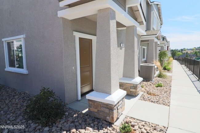 Building Photo - 5886 Grand Row Wy