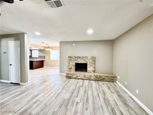 Foto del edificio - 5830 Deer Valley Dr