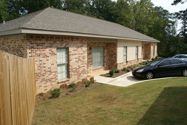 Building Photo - 8309 Pine Springs Rd