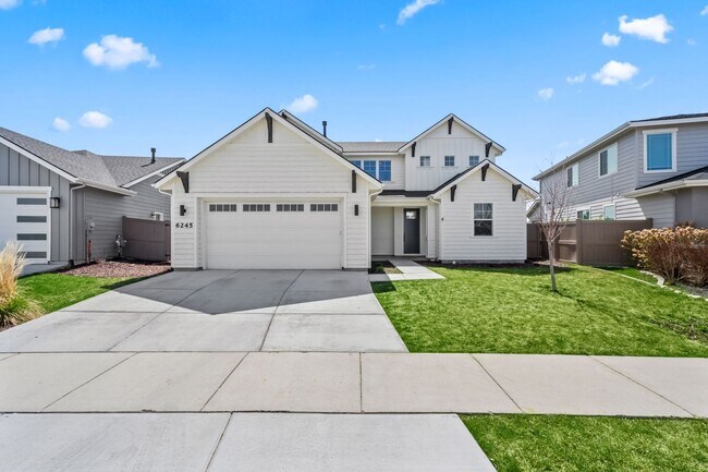 Building Photo - Gorgeous Home in the Perfect Location!