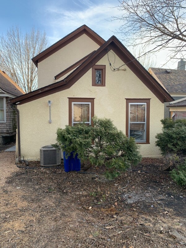 Foto del edificio - 451 Hatch Ave W