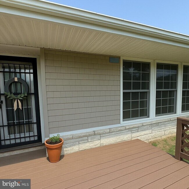 Foto del edificio - 7697 Hedgesville Rd