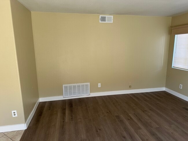 Building Photo - 40068 Milkwood Ln