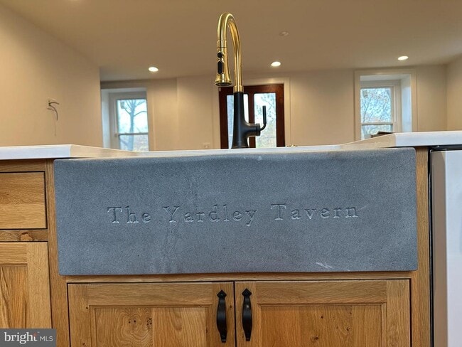 Foto del edificio - 857 River Rd