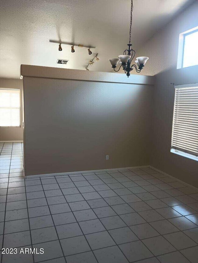 Foto del edificio - 9958 W MacKenzie Dr