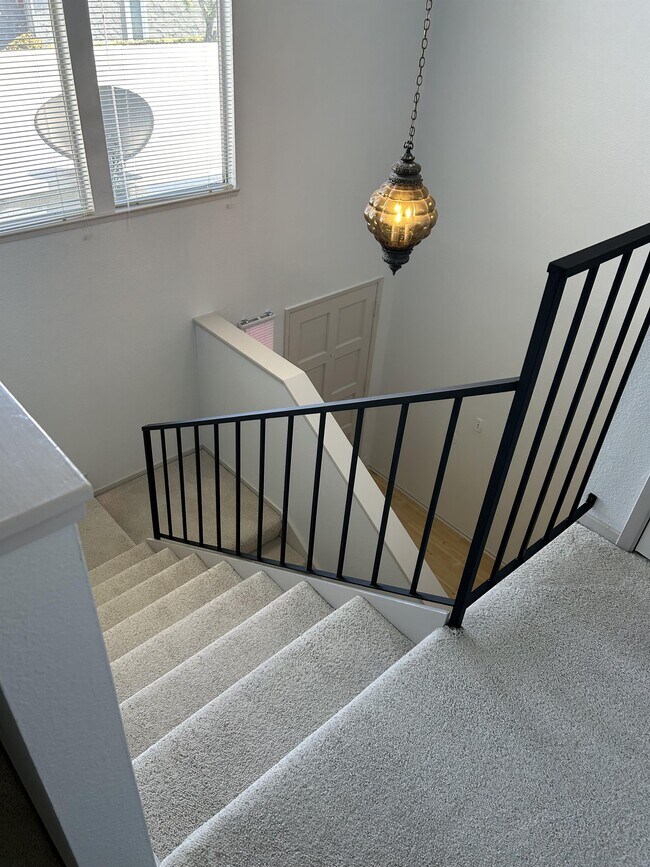 Building Photo - 345 Coleridge Dr