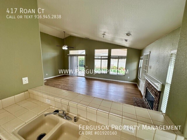 Building Photo - 417 Roan Ct