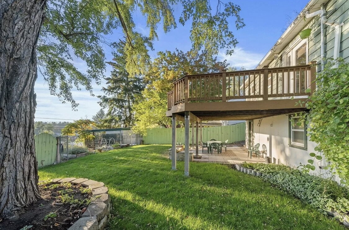Primary Photo - Huge 1 bed duplex near Dwight Merkel Park