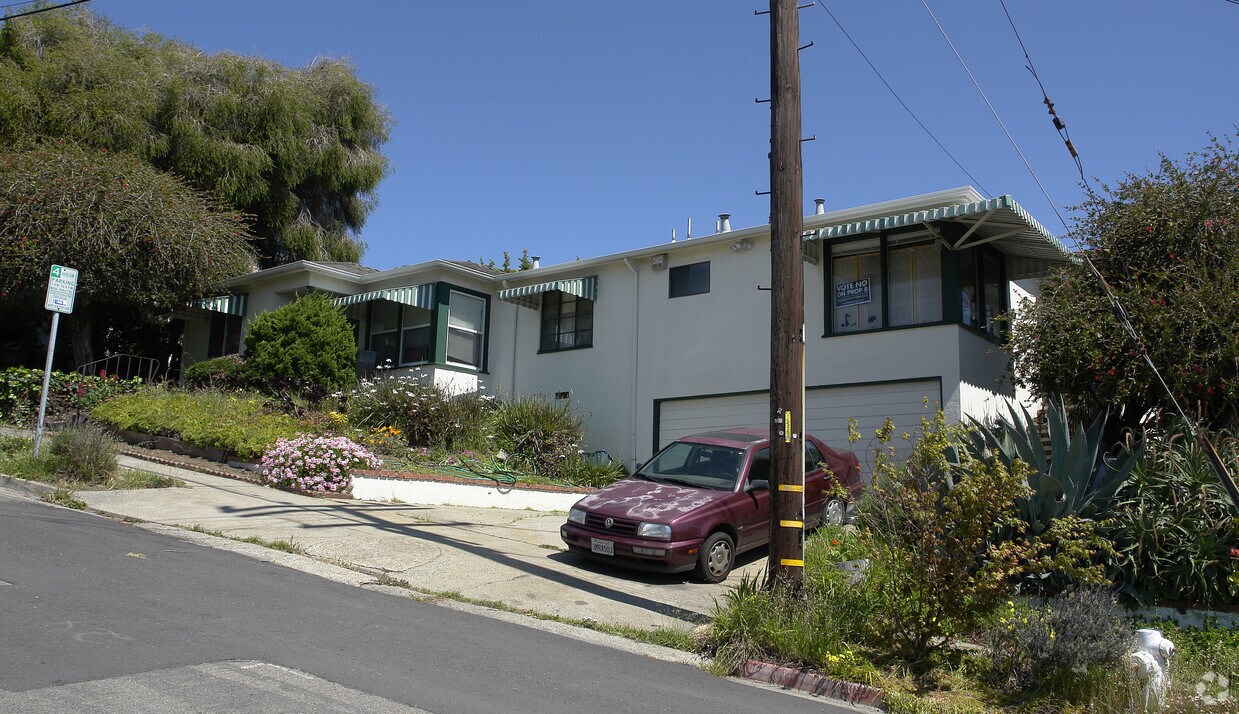 Building Photo - 2002-2004 Junction Ave