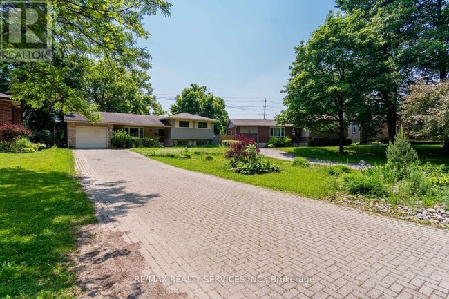 Building Photo - 285 Thorncrest Dr