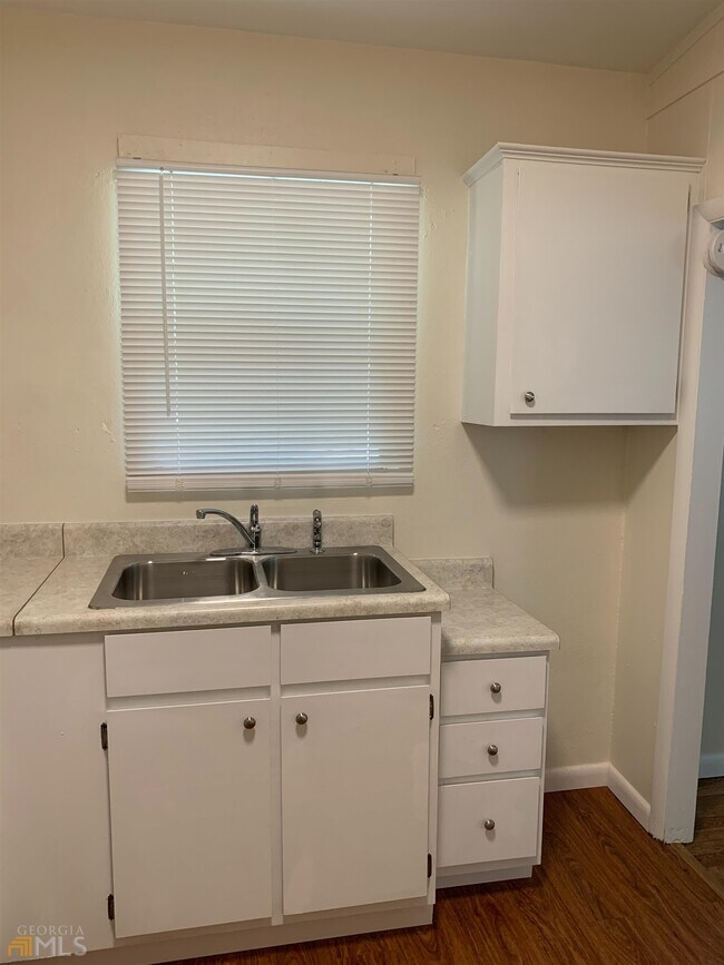 Foto del edificio - 174 Hart Ave