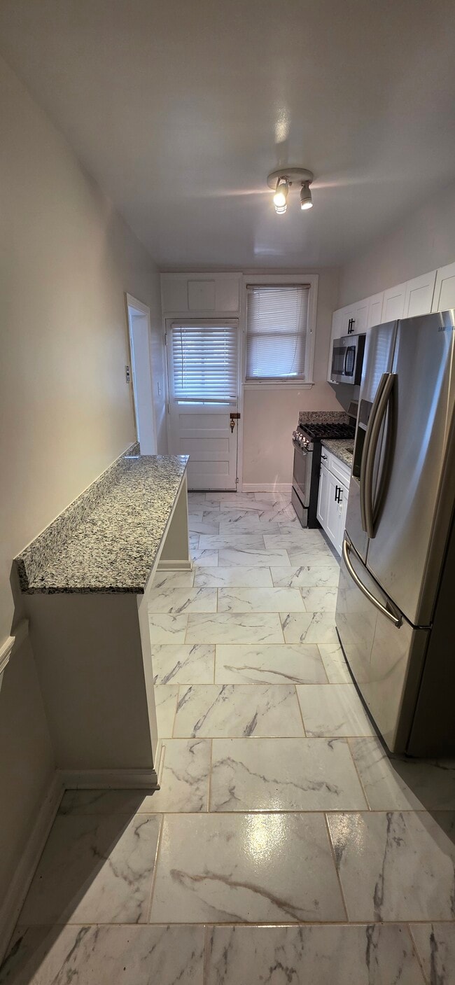 Building Photo - 3909 Rosecrest Ave