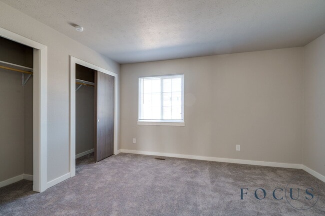 Building Photo - The Legends