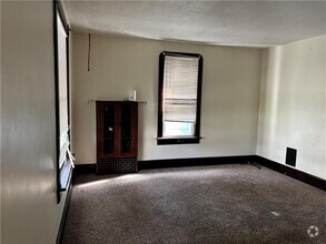 Building Photo - 648 S Ankeny Ave