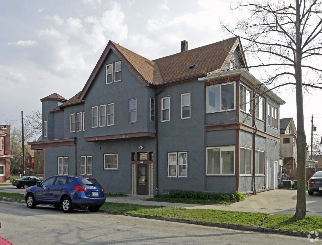 Building Photo - 1001 E Wright St