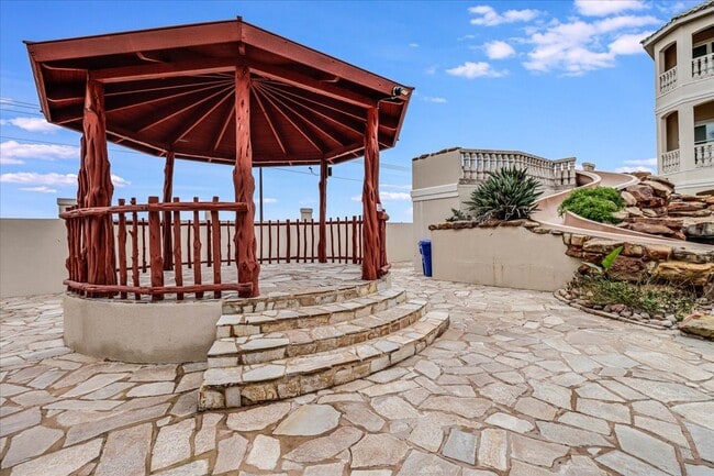 Building Photo - 14910 Leeward Dr