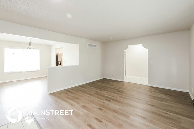 Foto del edificio - 63 Maple Dr