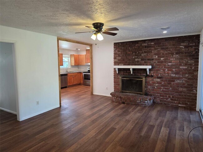 Building Photo - 2708 N Holloway Ave