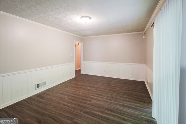 Foto del edificio - 7006 Knollwood Dr