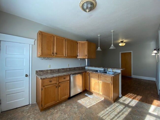 Building Photo - 3 Bedroom Home in Elkhart with Garage and Unfinished Basement!
