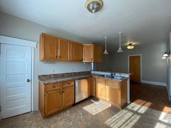 Foto del edificio - 3 Bedroom Home in Elkhart with Garage and Unfinished Basement!