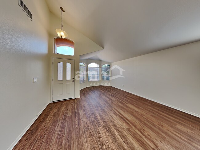 Foto del edificio - 7521 W Kerry Ln