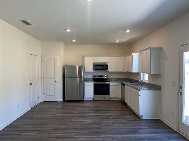 Foto del edificio - 199 Champions Blvd