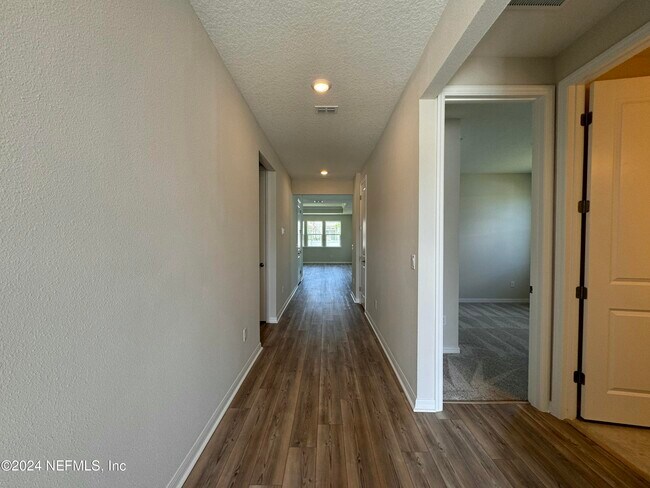 Foto del edificio - 938 Rooster Holw Way