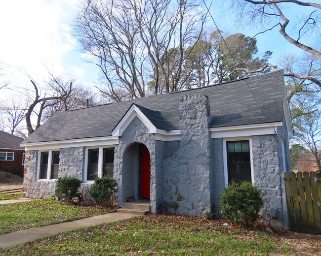 Building Photo - Stunning 3 Bedroom, 2 Bath House in Tyler!