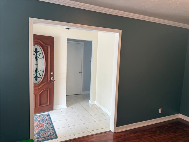 Foto del edificio - 9711 Long Branch Ln