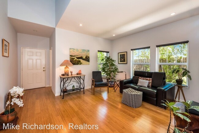 Building Photo - 2 br, 2 bath House - 513 Coronel Pl Unit #6