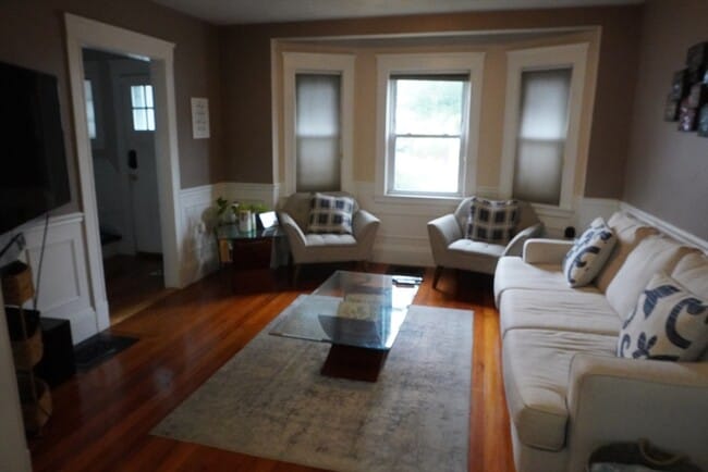 Building Photo - 42 Richardson Ave